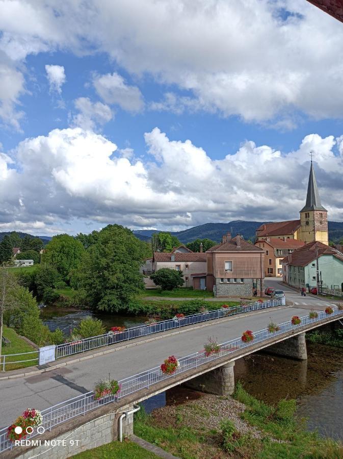 Monts Et Reves Bed and Breakfast Ramonchamp Exteriör bild