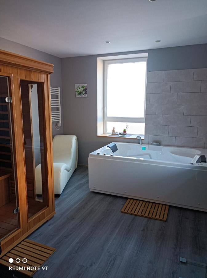 Monts Et Reves Bed and Breakfast Ramonchamp Exteriör bild