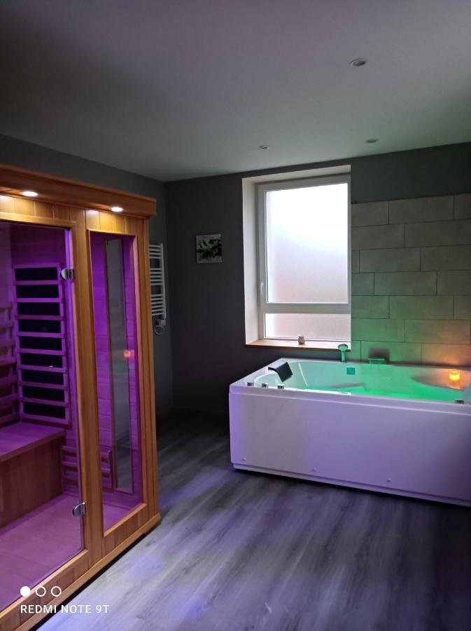 Monts Et Reves Bed and Breakfast Ramonchamp Exteriör bild
