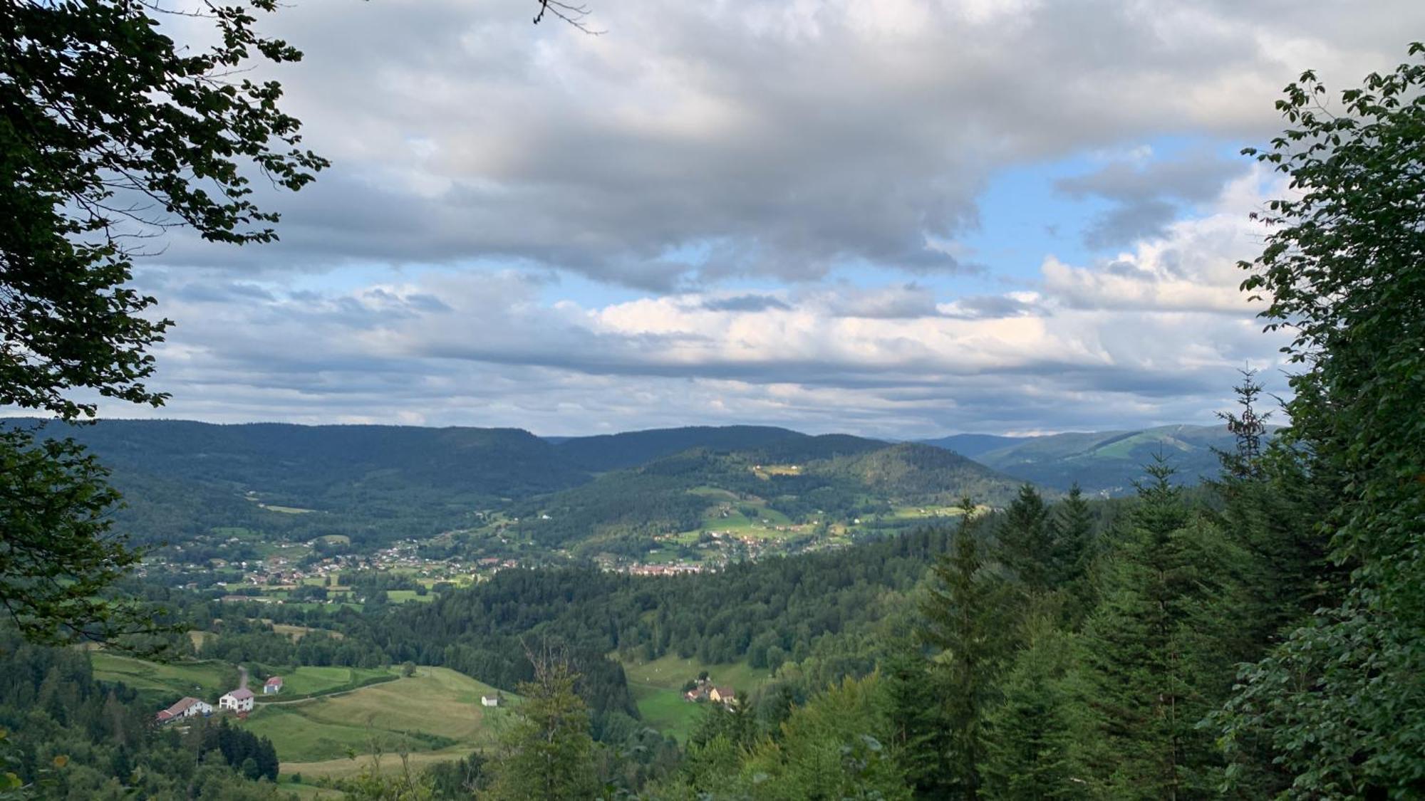 Monts Et Reves Bed and Breakfast Ramonchamp Exteriör bild